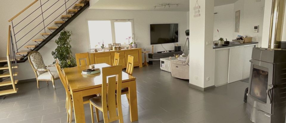 Maison 5 pièces de 150 m² à Passavant-la-Rochère (70210)