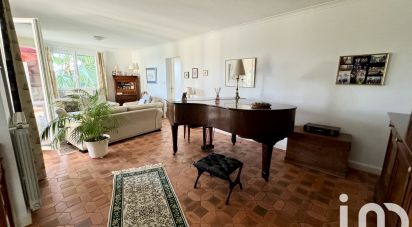 Traditional house 6 rooms of 196 m² in Nîmes (30900)