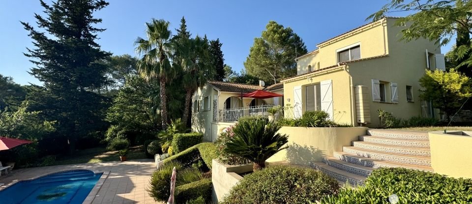 Maison traditionnelle 6 pièces de 196 m² à Nîmes (30900)