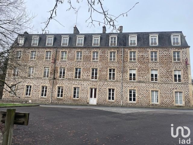 Building in Condé-sur-Vire (50420) of 2,000 m²