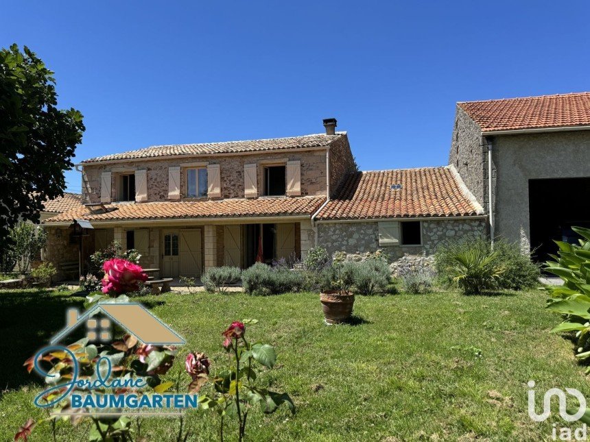 House 6 rooms of 172 m² in Épargnes (17120)