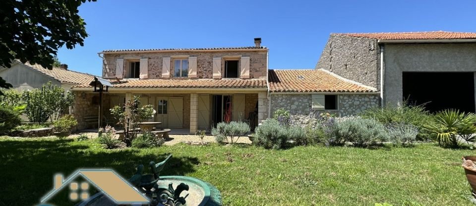 House 6 rooms of 172 m² in Épargnes (17120)