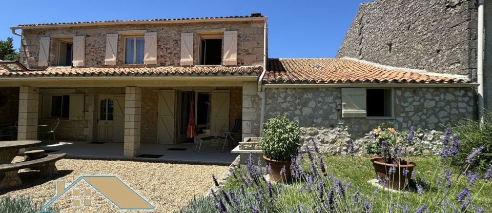 House 6 rooms of 172 m² in Épargnes (17120)