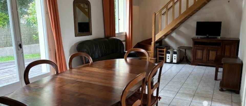 Traditional house 5 rooms of 98 m² in Fouesnant (29170)