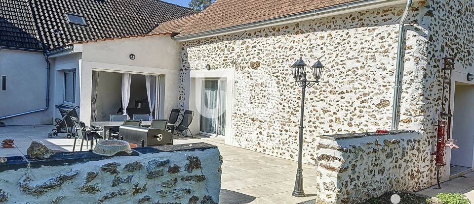 Village house 6 rooms of 196 m² in Pierre-Levée (77580)