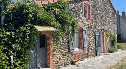 House 4 rooms of 94 m² in Lathus-Saint-Rémy (86390)