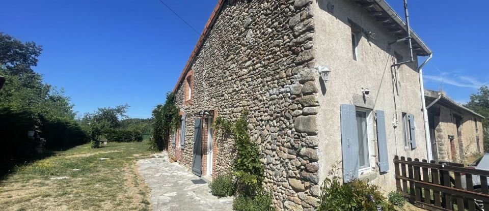 House 4 rooms of 94 m² in Lathus-Saint-Rémy (86390)