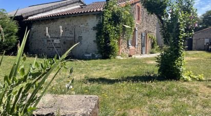 Maison 4 pièces de 94 m² à Lathus-Saint-Rémy (86390)