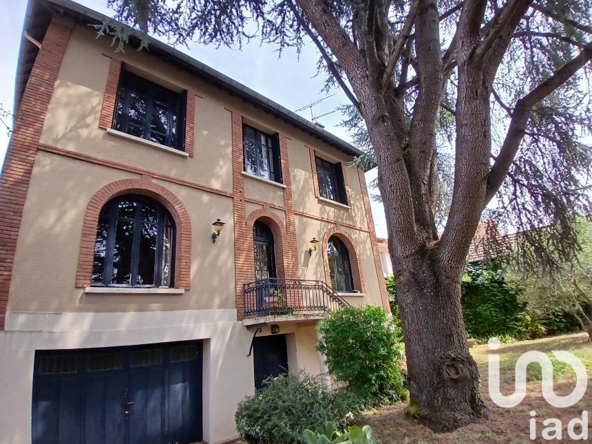 Mansion 8 rooms of 221 m² in Moissac (82200)