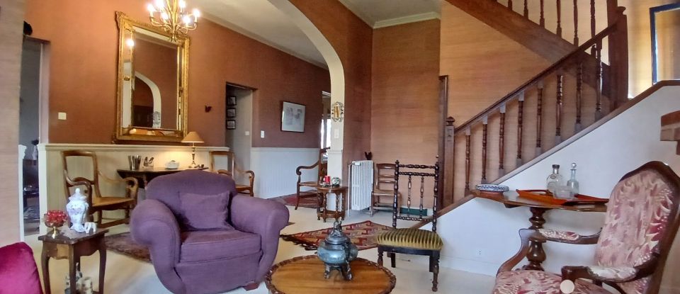 Mansion 8 rooms of 221 m² in Moissac (82200)