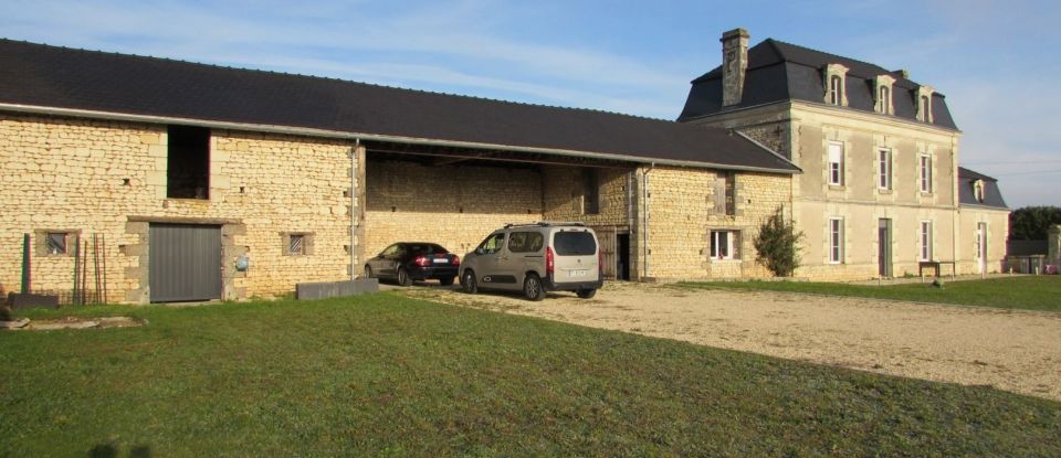 House 6 rooms of 178 m² in Angliers (86330)