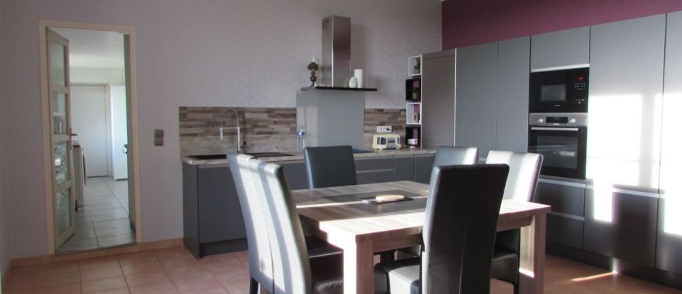 House 6 rooms of 178 m² in Angliers (86330)