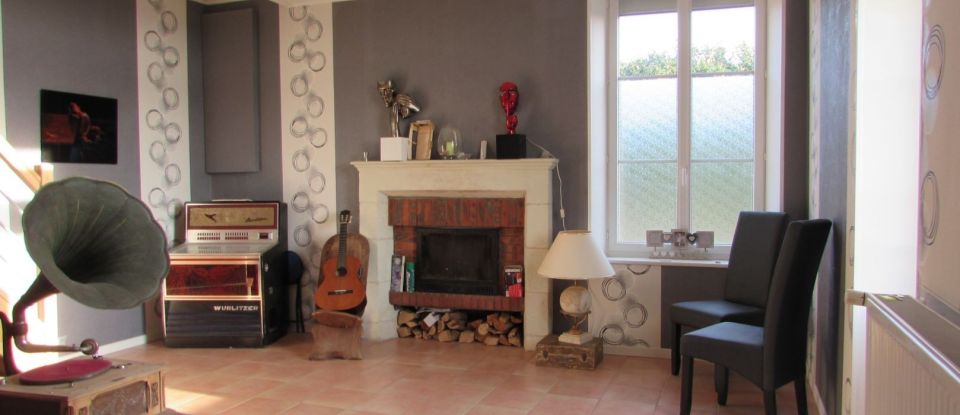 House 6 rooms of 178 m² in Angliers (86330)