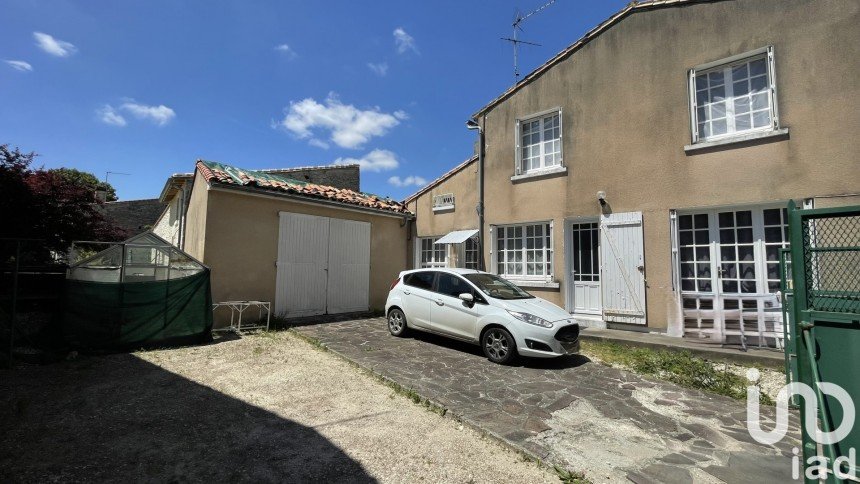 Maison 5 pièces de 97 m² à Beauvais-sur-Matha (17490)