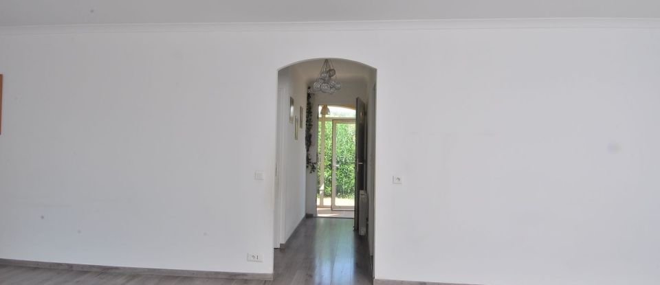 Traditional house 5 rooms of 131 m² in Clarensac (30870)