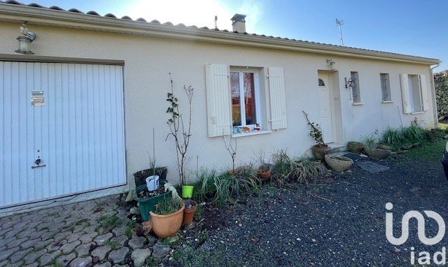 Pavillon 3 pièces de 94 m² à - (16130)