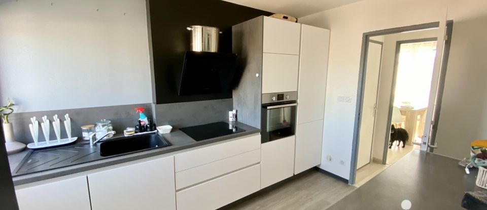 Apartment 3 rooms of 60 m² in Troyes (10000)