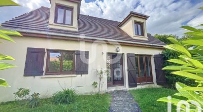 Traditional house 7 rooms of 118 m² in Saint-Arnoult-en-Yvelines (78730)