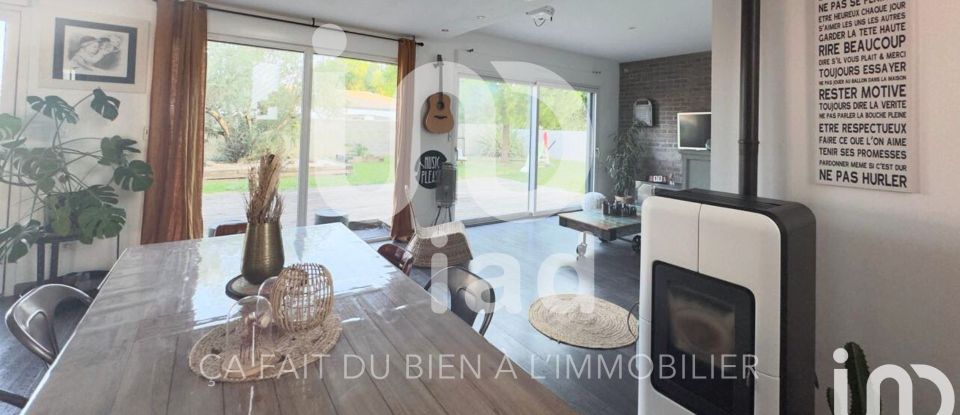 Maison 6 pièces de 164 m² à Clavette (17220)