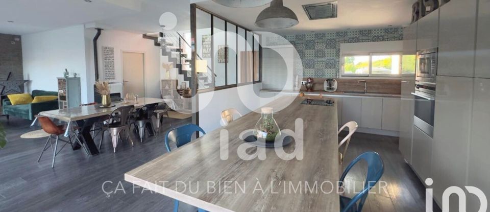 Maison 6 pièces de 164 m² à Clavette (17220)