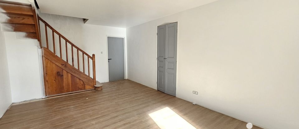 Longère 7 pièces de 166 m² à Celles (17520)