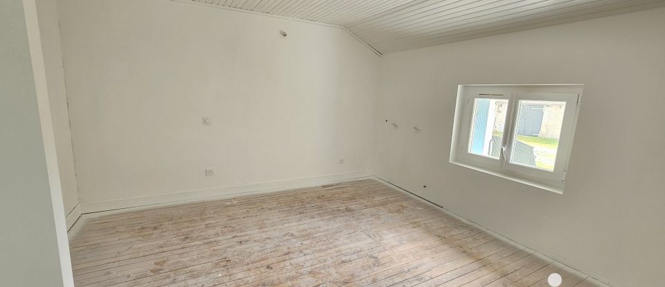 Longère 7 pièces de 166 m² à Celles (17520)