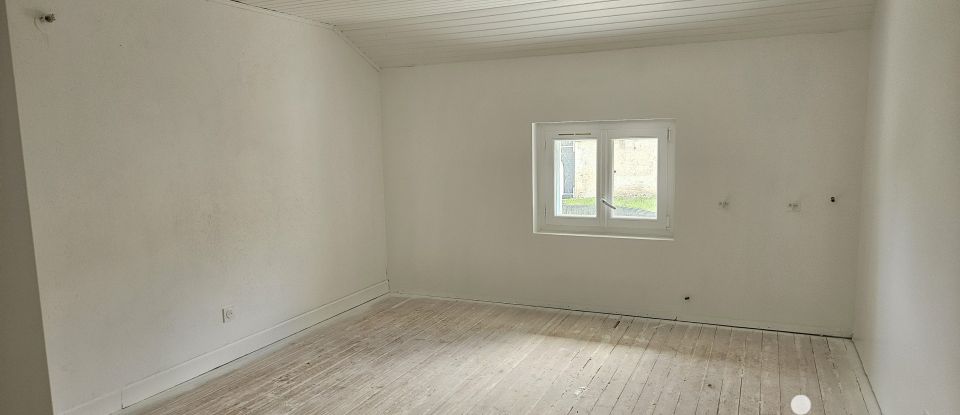 Longère 7 pièces de 166 m² à Celles (17520)