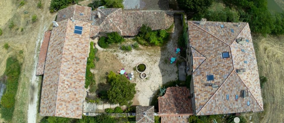 Estate 38 rooms of 1,110 m² in Le Crestet (07270)