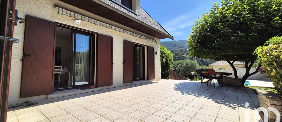 Maison 8 pièces de 175 m² à Le Gua (38450)