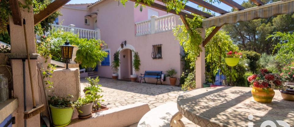 House 7 rooms of 134 m² in Roquebrune-sur-Argens (83520)