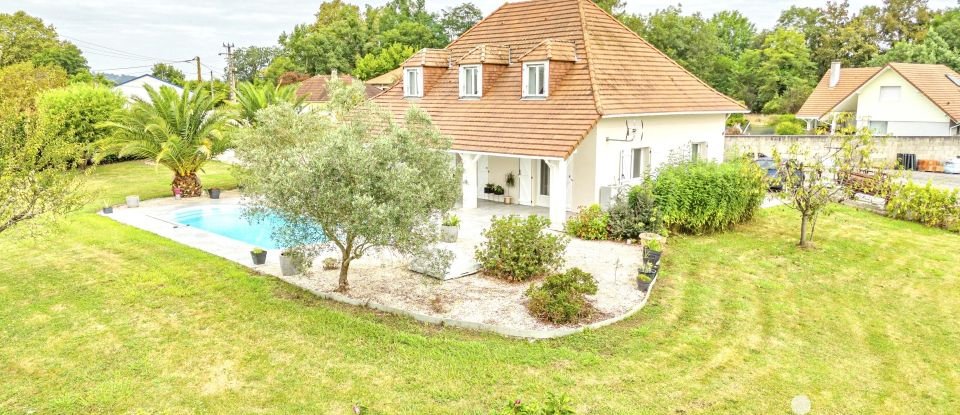 Maison 9 pièces de 205 m² à Orthez (64300)