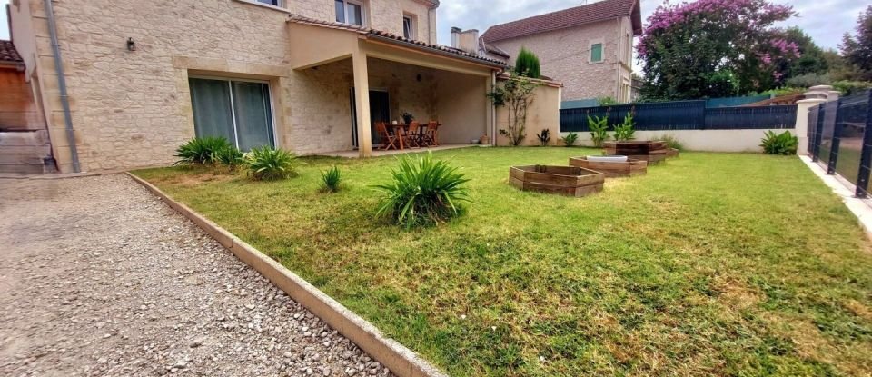 Maison 4 pièces de 139 m² à Port-Sainte-Foy-et-Ponchapt (33220)