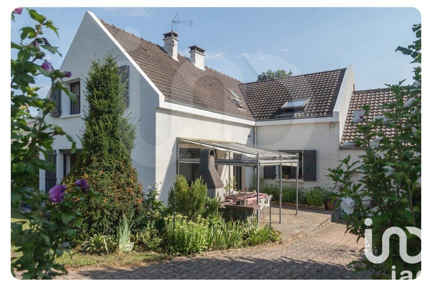 House 8 rooms of 184 m² in Orgeval (78630)