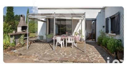 House 8 rooms of 184 m² in Orgeval (78630)