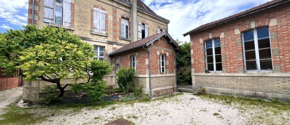 Maison 8 pièces de 232 m² à Vitry-le-François (51300)