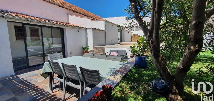 House 5 rooms of 180 m² in LA PALLICE (17000)