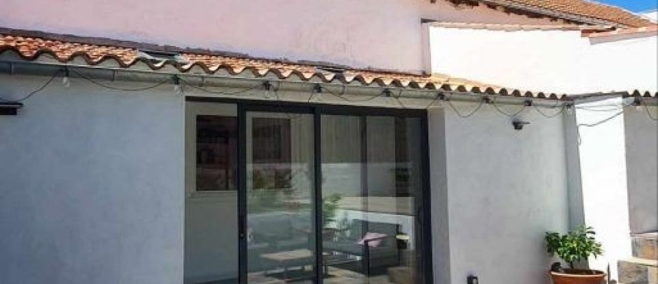 House 5 rooms of 180 m² in LA PALLICE (17000)