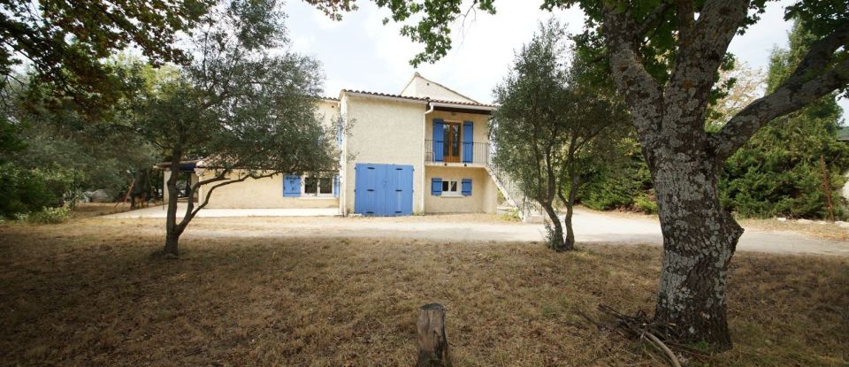 Maison 8 pièces de 160 m² à Mollans-sur-Ouvèze (26170)