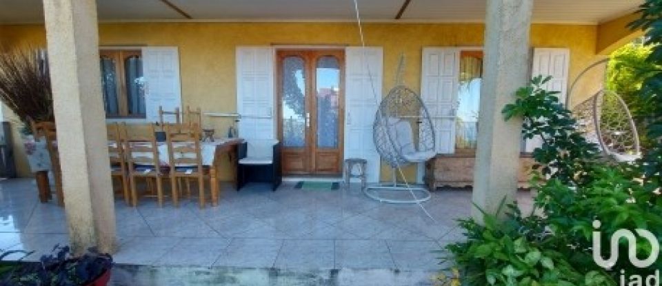 Traditional house 5 rooms of 130 m² in Les Trois-Bassins (97426)