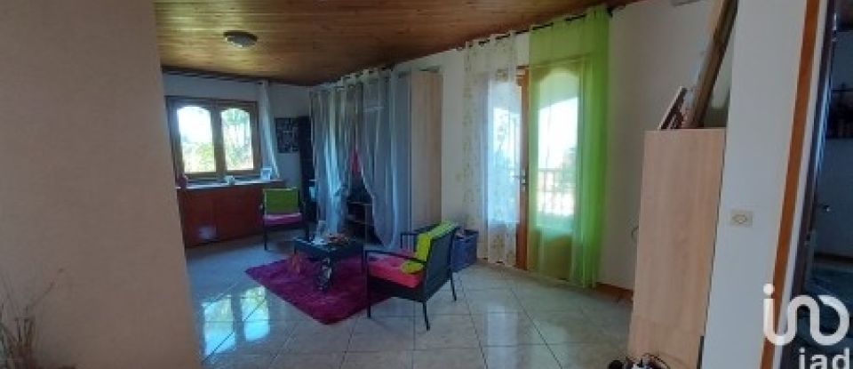 Traditional house 5 rooms of 130 m² in Les Trois-Bassins (97426)