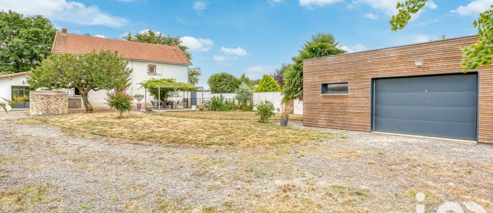 Maison de campagne 9 pièces de 203 m² à Boufféré (85600)