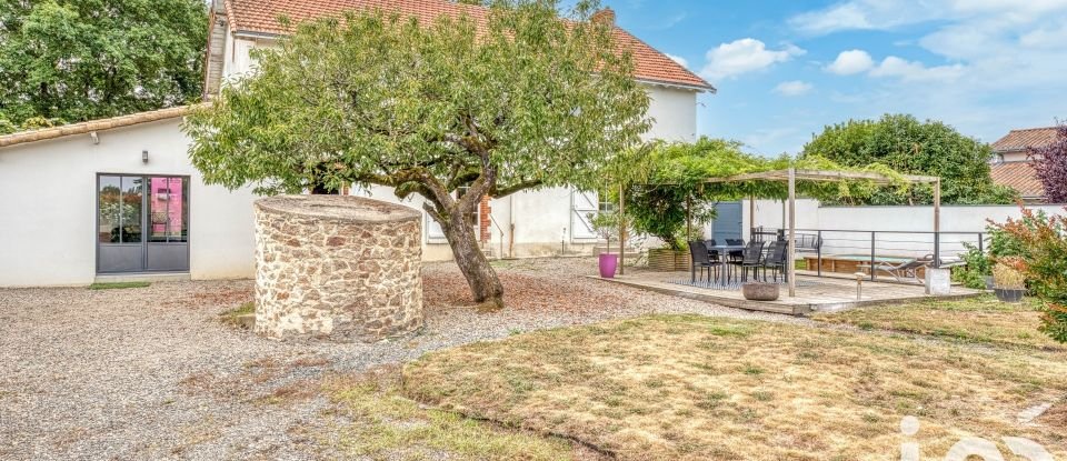 Maison de campagne 9 pièces de 203 m² à Boufféré (85600)