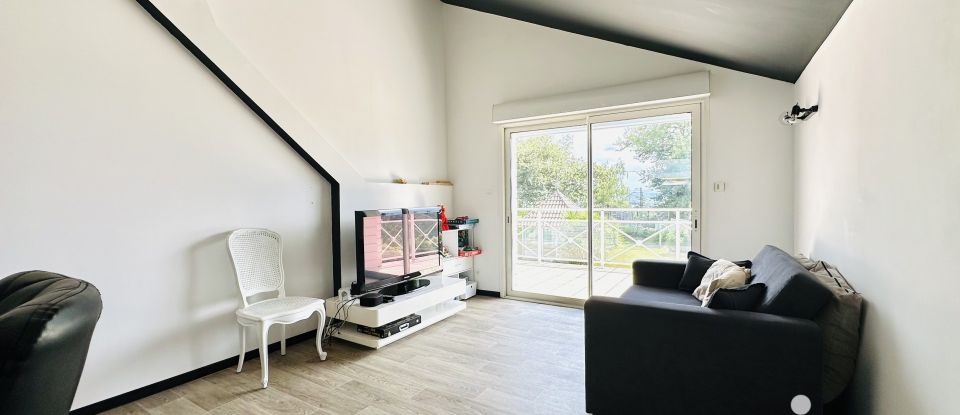 Maison 11 pièces de 229 m² à Lagor (64150)