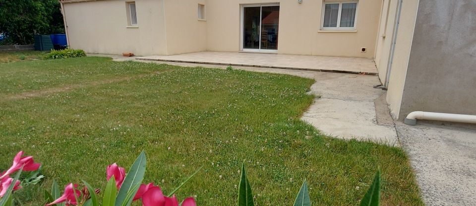 Pavilion 5 rooms of 107 m² in Cholet (49300)