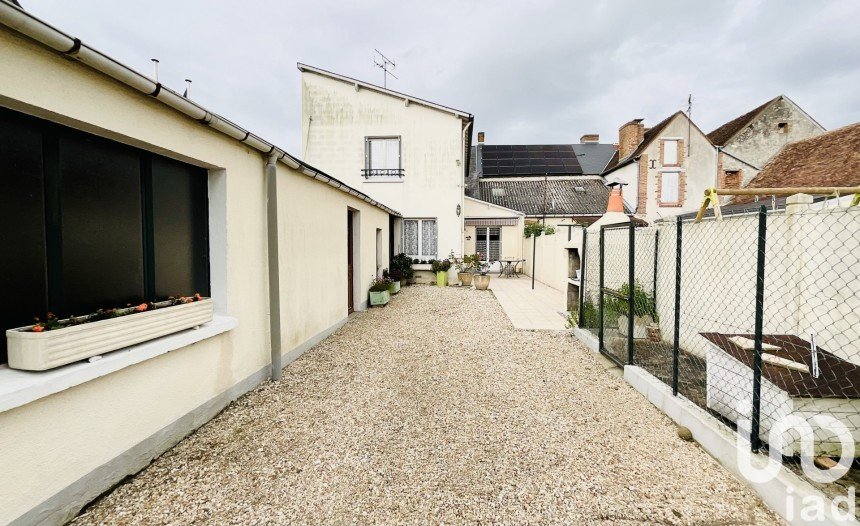 Maison de village 7 pièces de 181 m² à Mur-de-Sologne (41230)