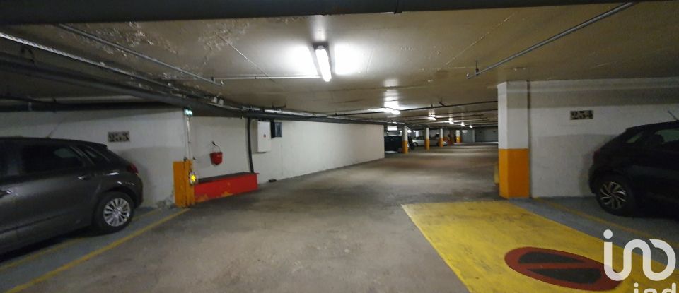 Parking/garage/box de 108 m² à Paris (75014)