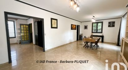 House 6 rooms of 179 m² in Le Mesnil-Saint-Denis (78320)