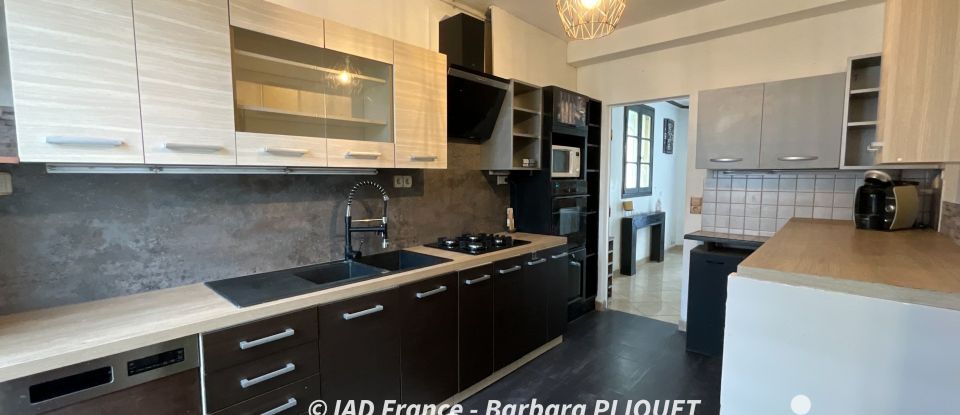 Maison 6 pièces de 179 m² à Le Mesnil-Saint-Denis (78320)