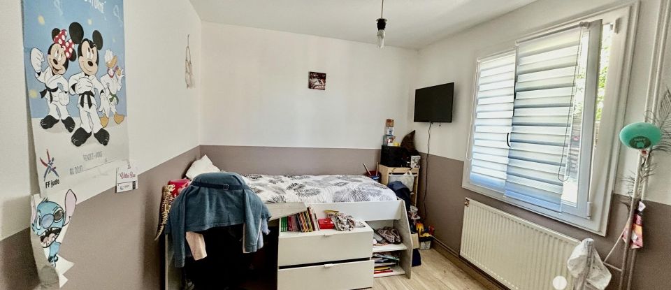 Maison 5 pièces de 121 m² à Mandres-sur-Vair (88800)