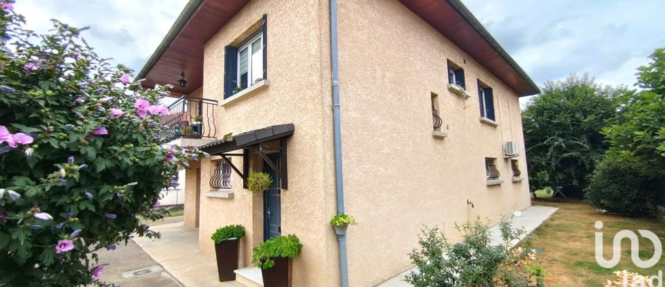 House 5 rooms of 174 m² in Saint-Priest (69800)